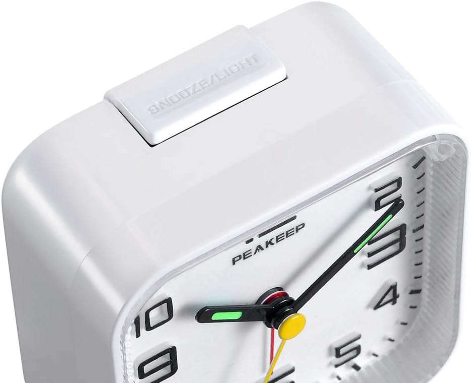 Peakeep 3D Numbers Analog Alarm Clock with Snooze and Battery Power