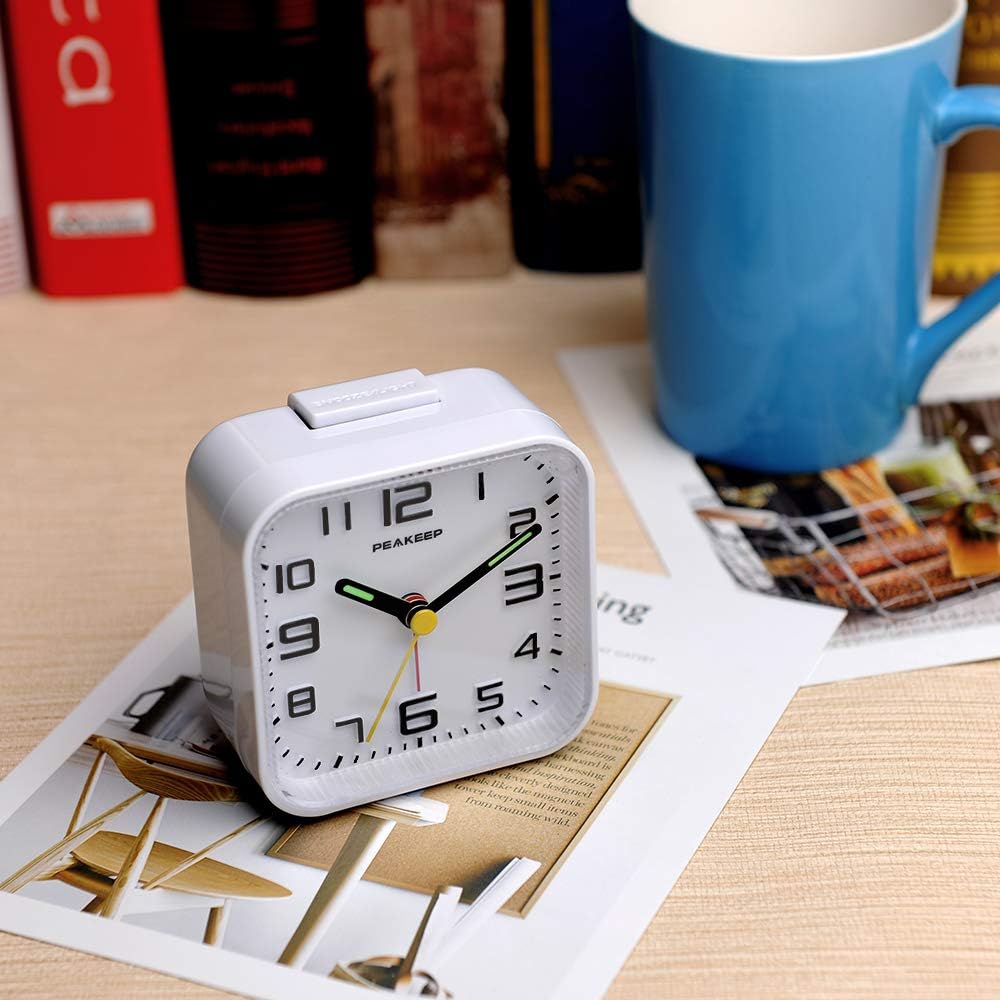 Peakeep 3D Numbers Analog Alarm Clock with Snooze and Battery Power