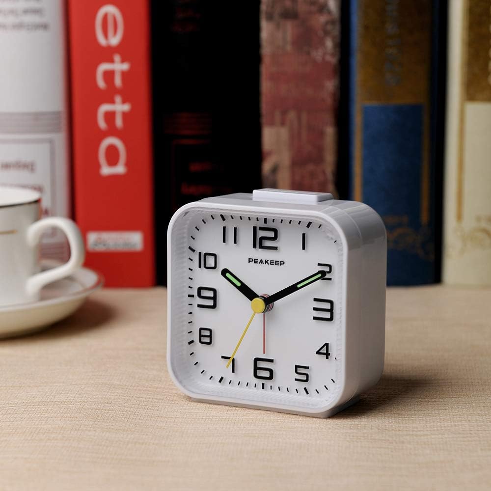 Peakeep 3D Numbers Analog Alarm Clock with Snooze and Battery Power